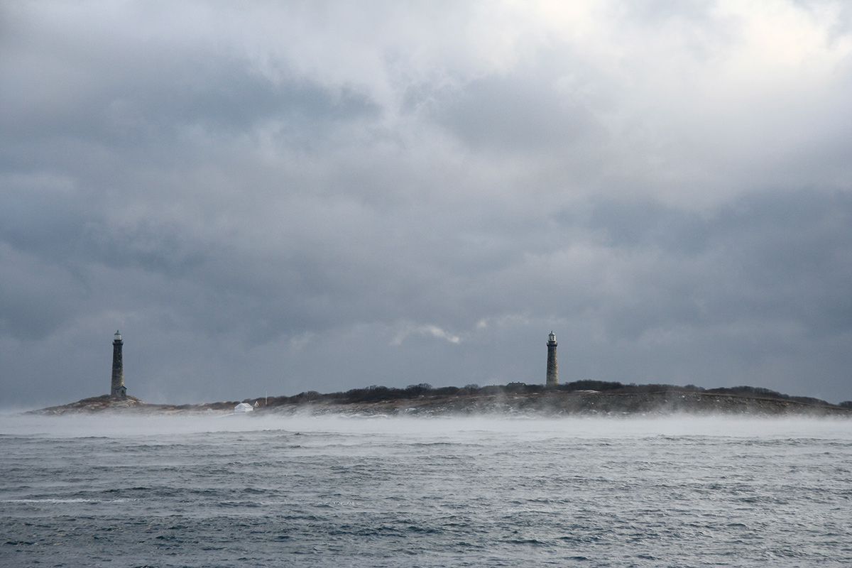 fine art-twin-lights-cold